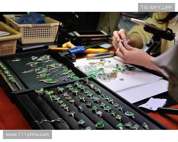 翡翠直播拍卖专场：珍品竞拍，惊喜连连！